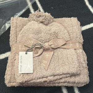 Barefoot Dreams Cozy scarf and Hat Set tan color brand new